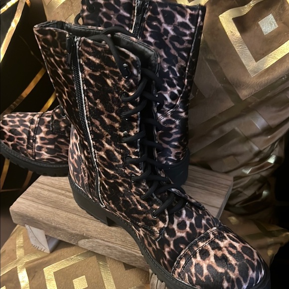 Leopard Print Lace-Up Boots - Picture 3 of 6